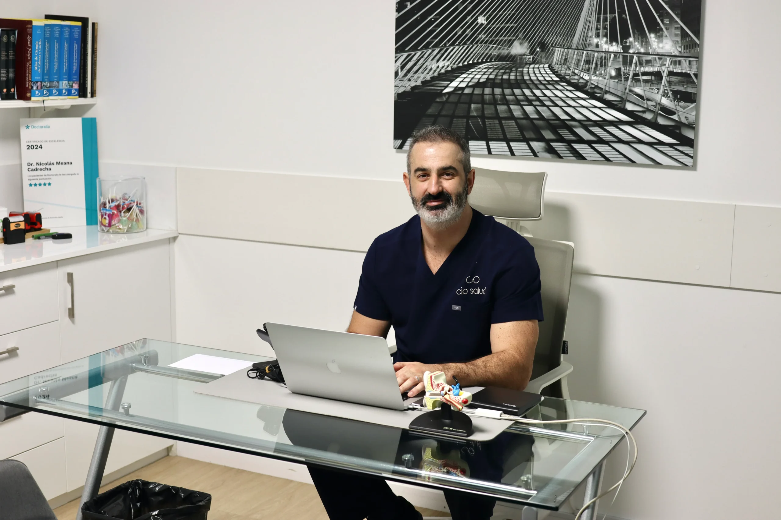 Cirugía de nariz estética precisa y menos invasiva.